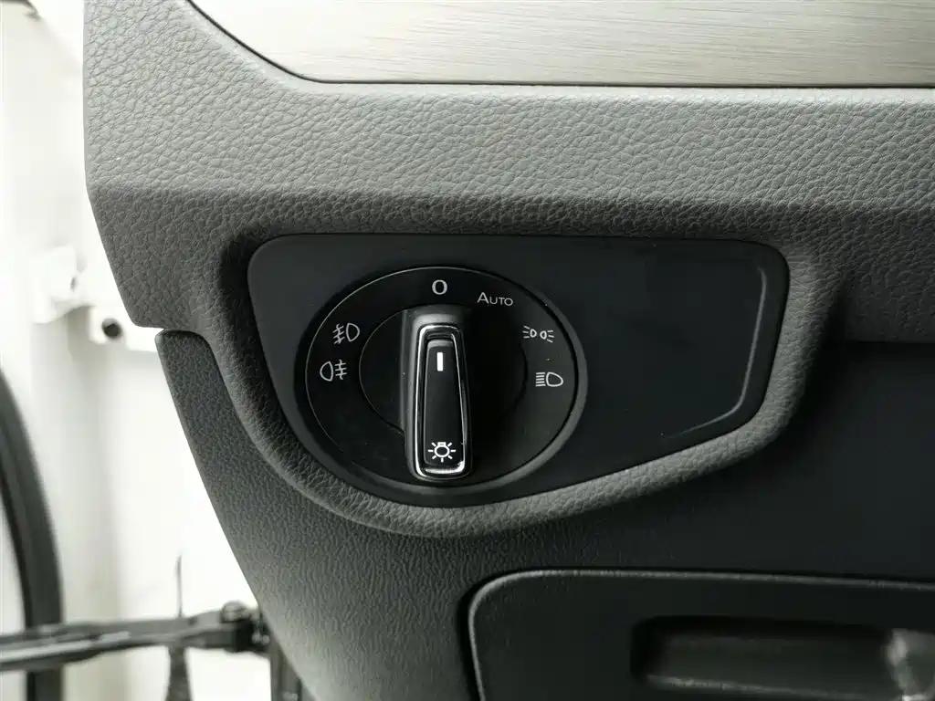 Volkswagen Touran 2018 — фото 21