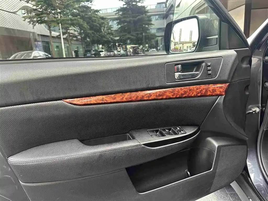Subaru Outback 2010 — фото 17