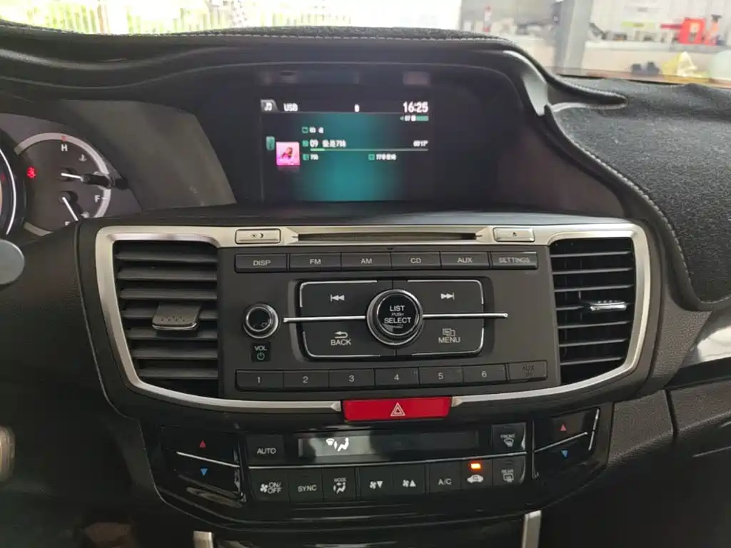 Honda Accord 2017 — фото 9