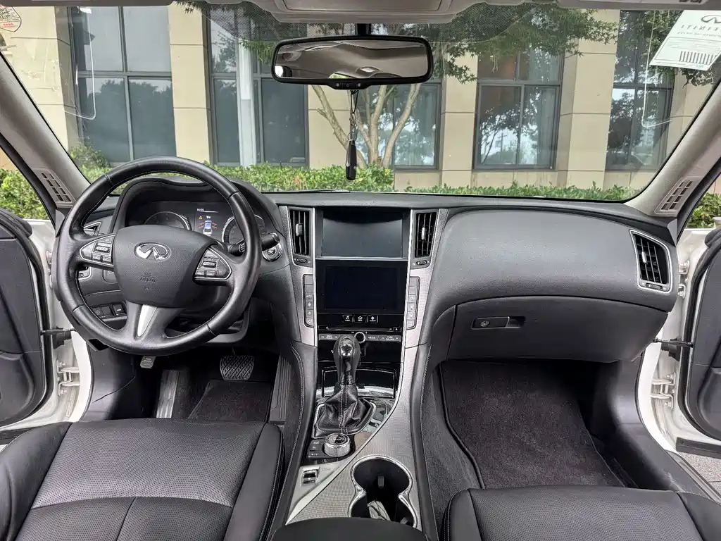 Infiniti Q50L 2015