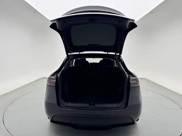 Tesla Model Y 2024 — фото 11
