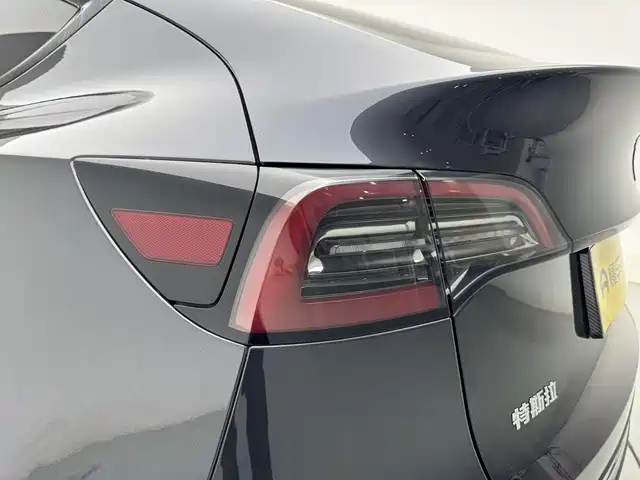 Tesla Model Y 2024 — фото 12