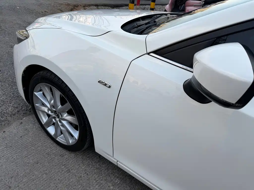 Mazda 3 Axela 2018 — фото 12