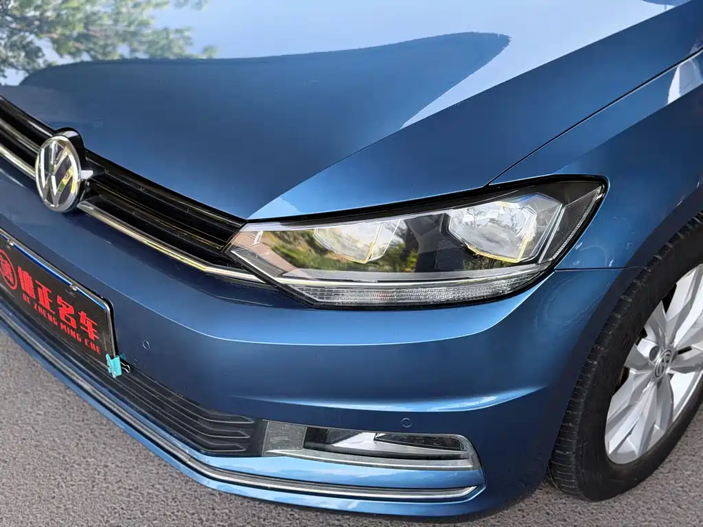 Volkswagen Touran 2018 — фото 8