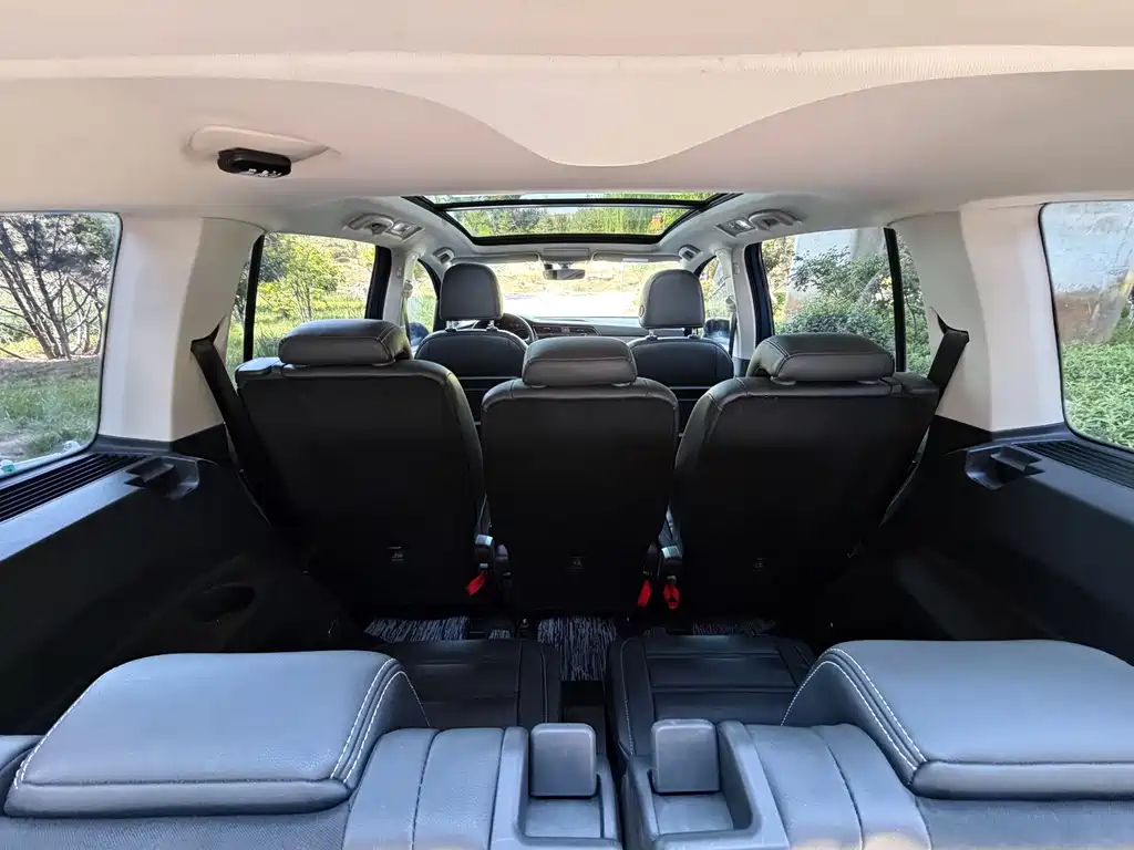 Volkswagen Touran 2018 — фото 12