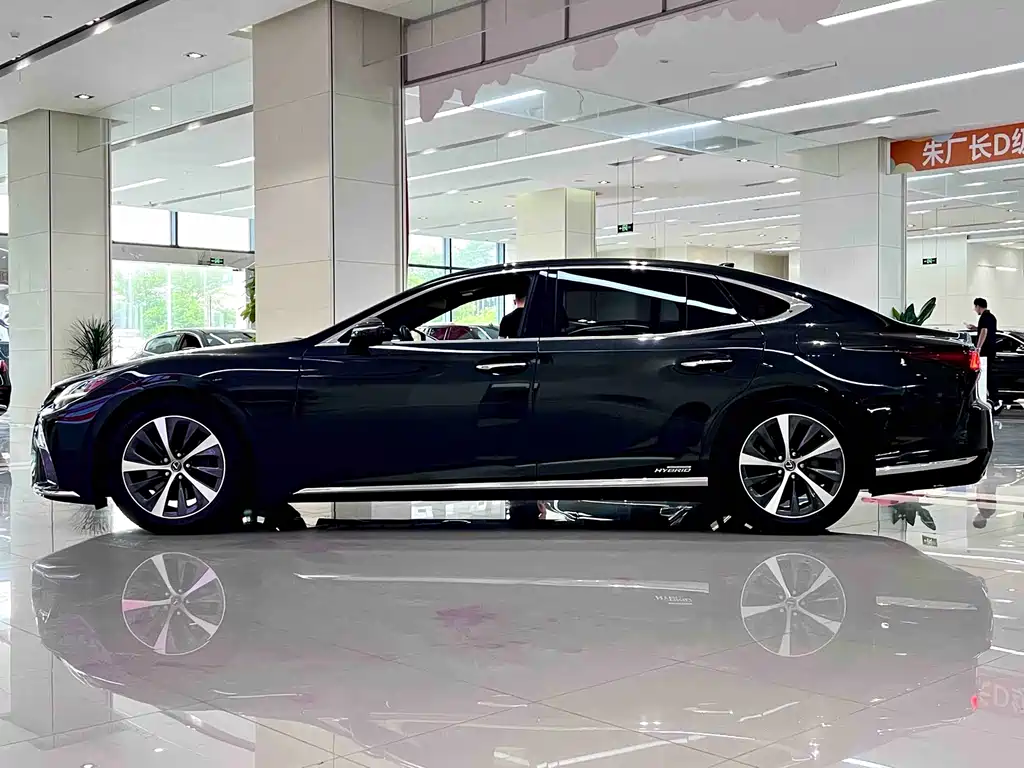 Lexus LS 2022