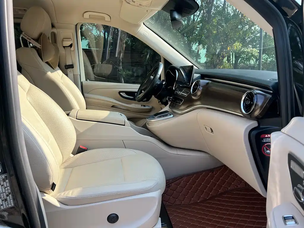 Mercedes-Benz V-Class 2021 — фото 10