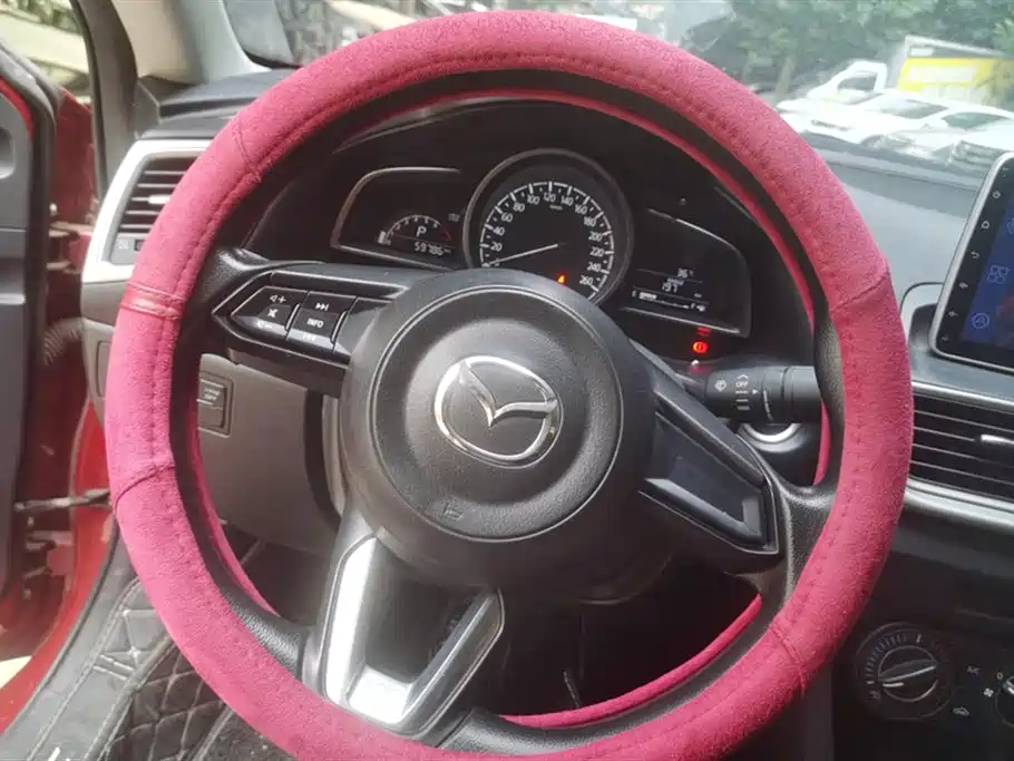 Mazda 3 Axela 2019 — фото 15
