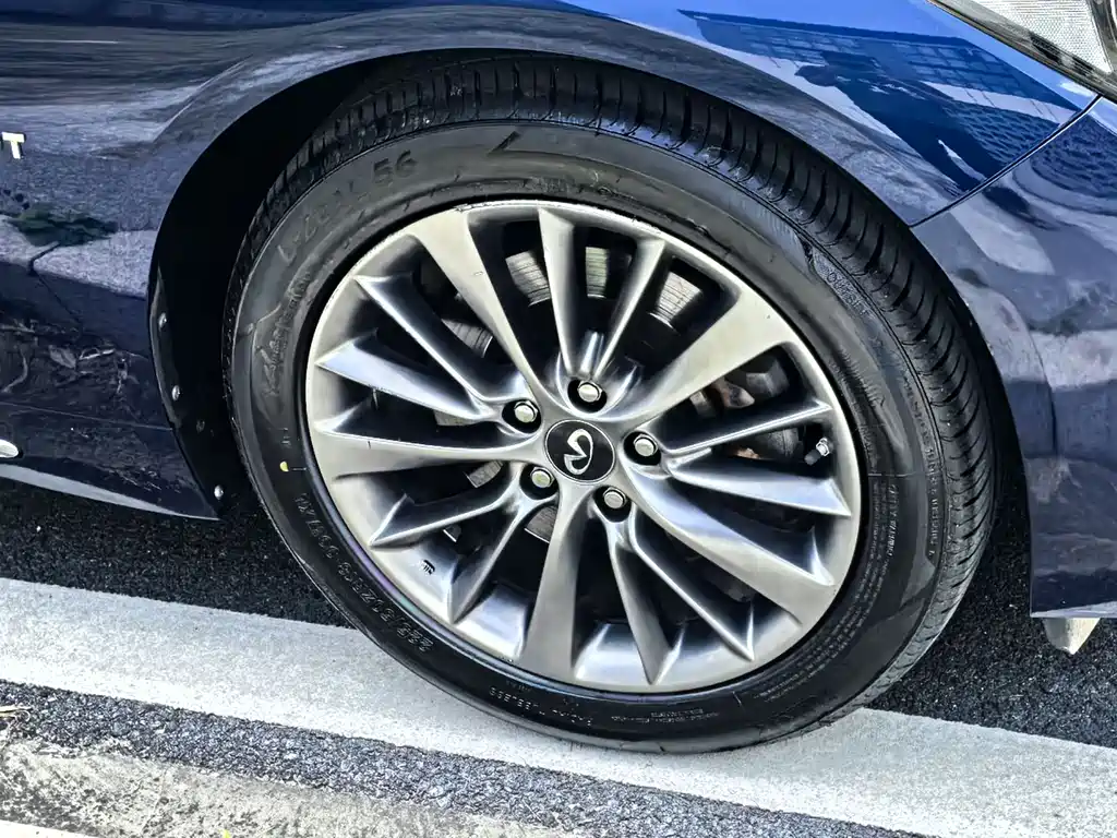 Infiniti Q50L 2018 — фото 11