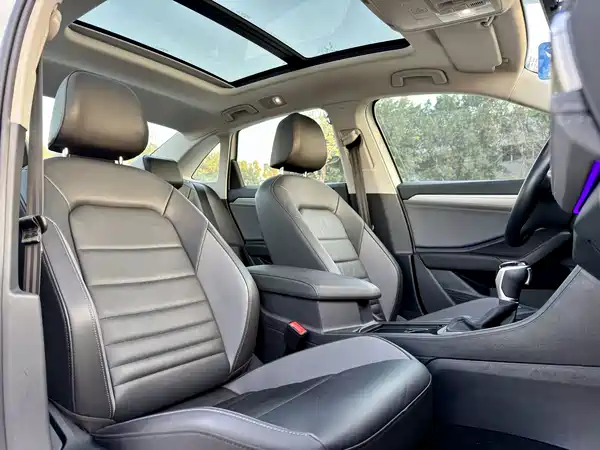 Volkswagen Sagitar 2022