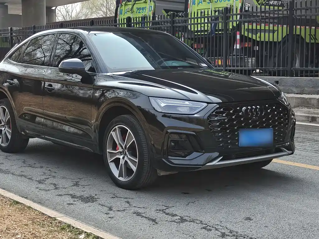 Audi Q5L Sportback 2023 — фото 3