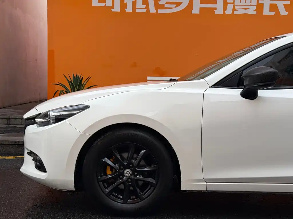 Mazda 3 Axela 2017 — фото 24