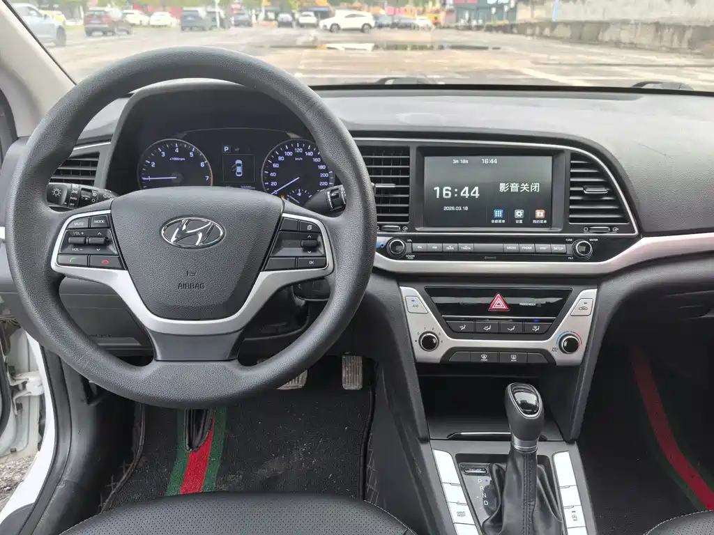 Hyundai Elantra 2019 — фото 12