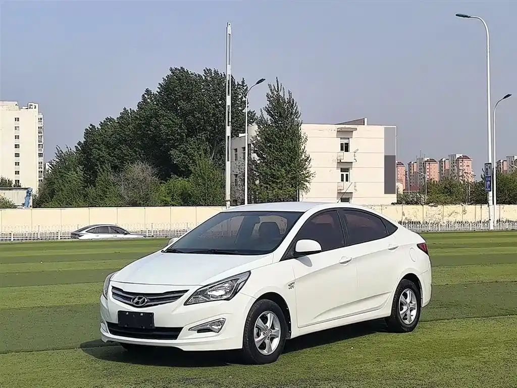 Hyundai Verna 2016 — фото 1