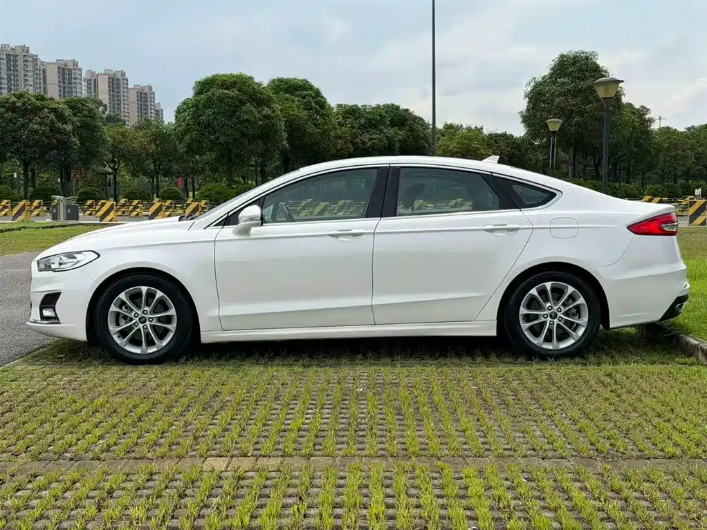 Ford Mondeo 2020 — фото 4
