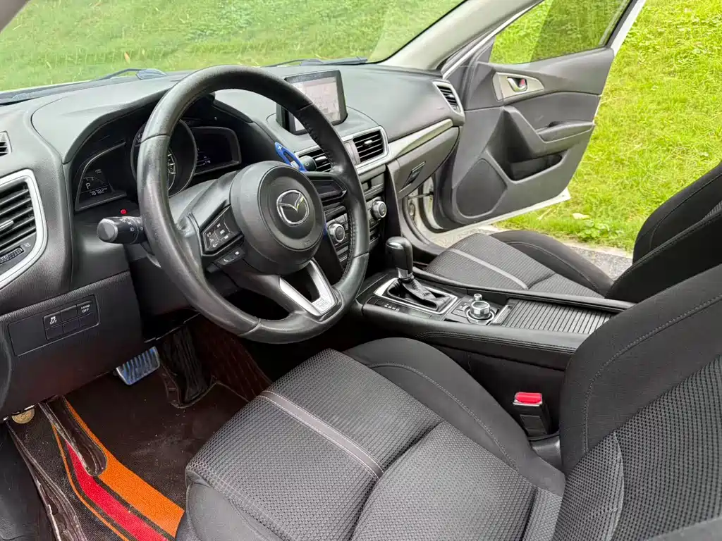 Mazda 3 Axela 2019 — фото 4