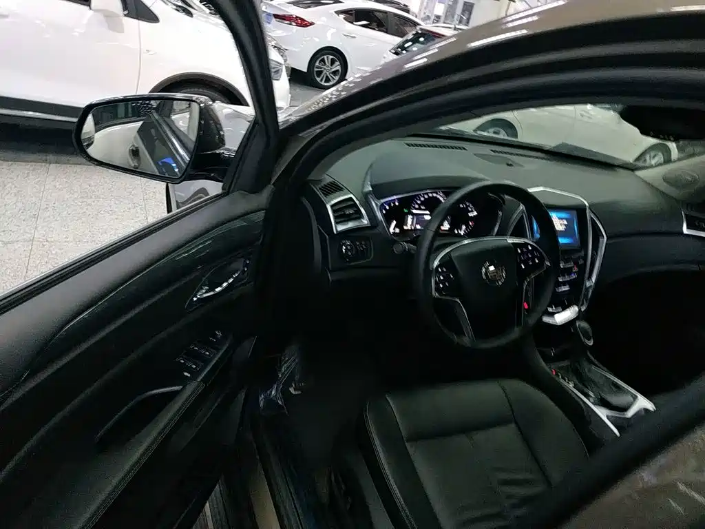 Cadillac SRX 2015 — фото 12