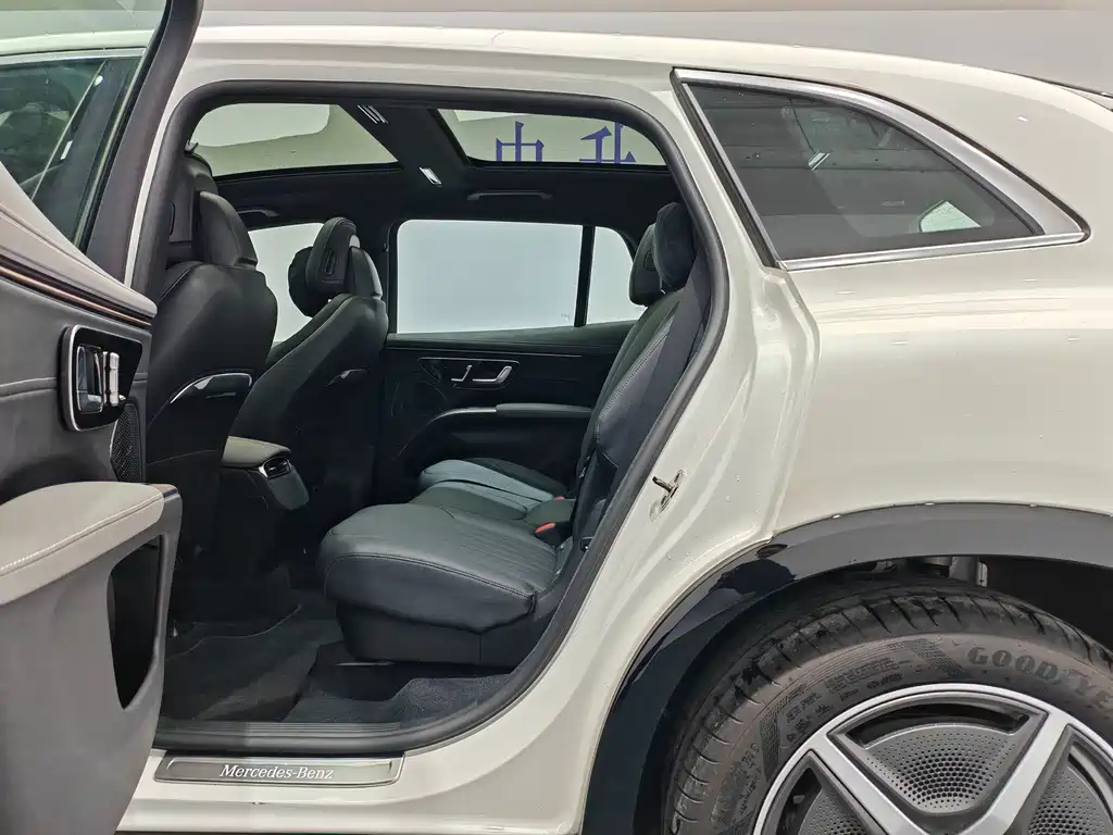 Mercedes-Benz EQS SUV 2025 — фото 12