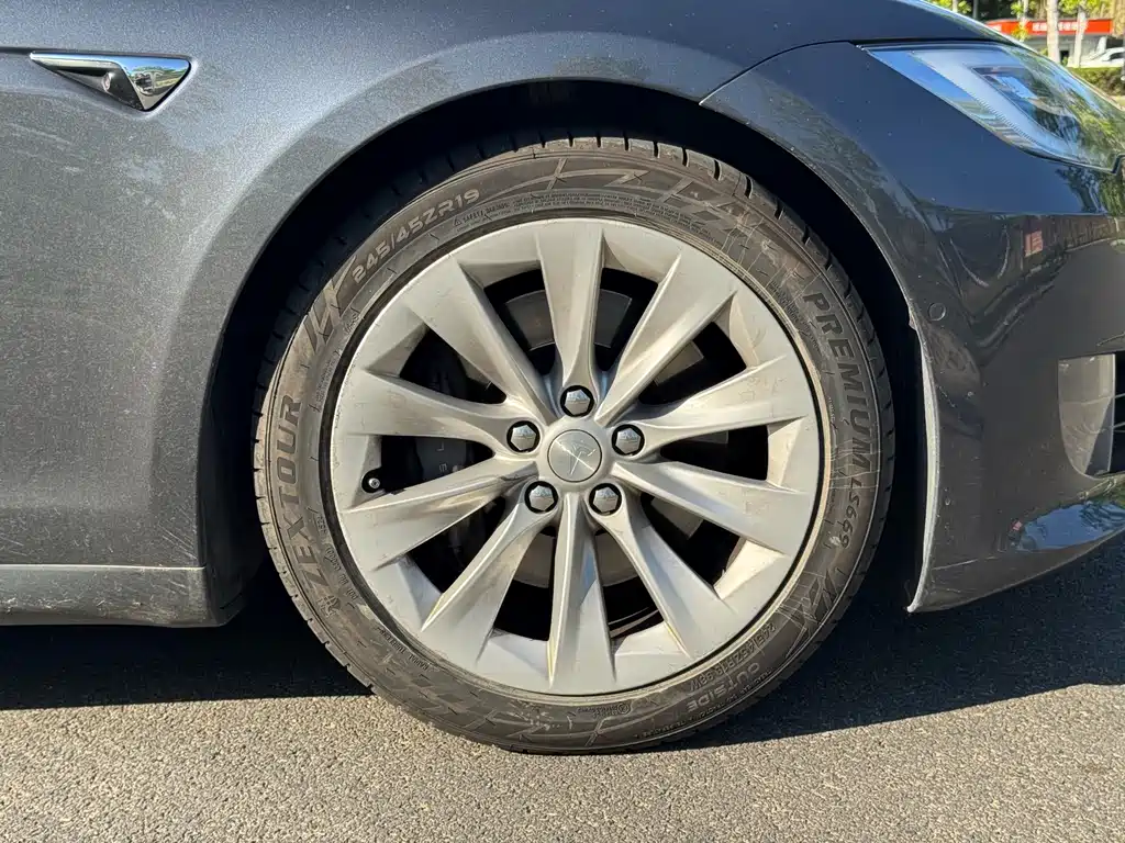 Tesla Model S 2017 — фото 18