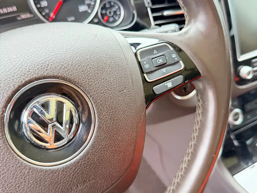 Volkswagen Touareg 2016 — фото 22
