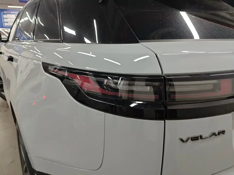 Land Rover Velar 2023 — фото 11