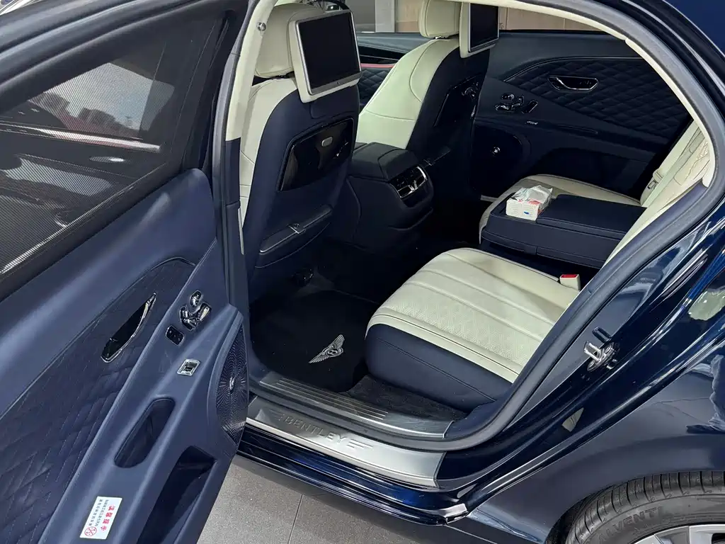 Bentley Flying Spur 2014 — фото 11