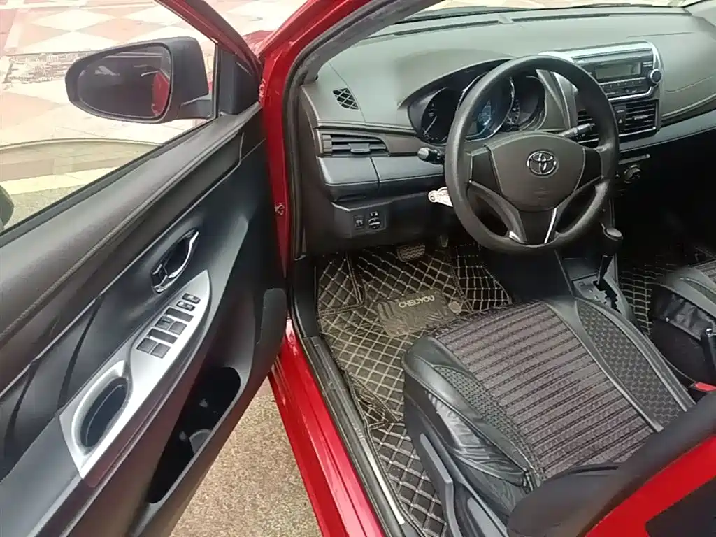 Toyota Yaris L 2015 — фото 16