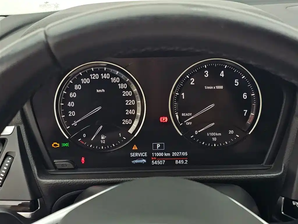 BMW 1 Series 2018 — фото 10