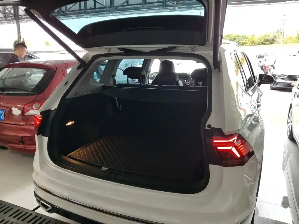 Volkswagen Tiguan L 2021 — фото 15