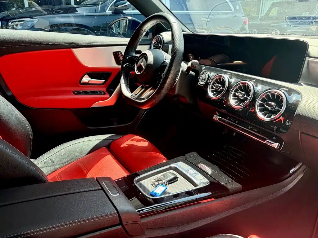 Mercedes-Benz A-Class AMG 2024 — фото 17
