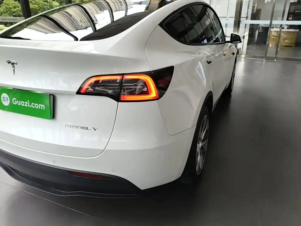 Tesla Model Y 2022 — фото 8