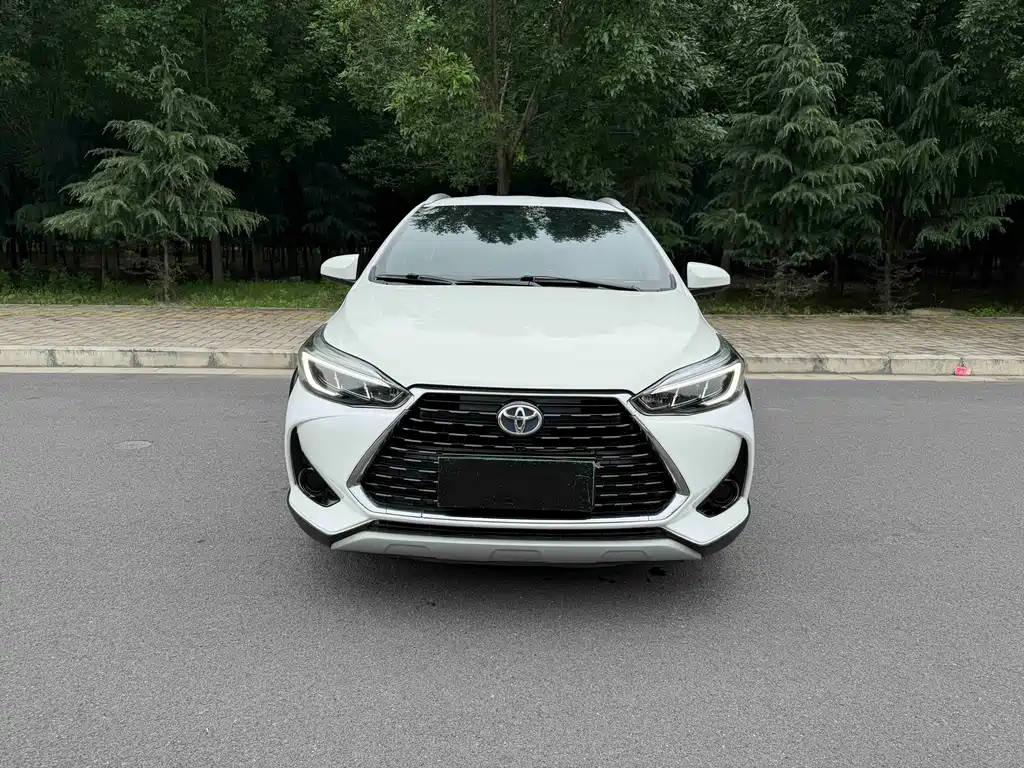 Toyota Yaris L 2023 — фото 2