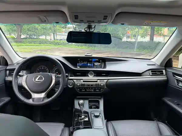 Lexus ES 2015