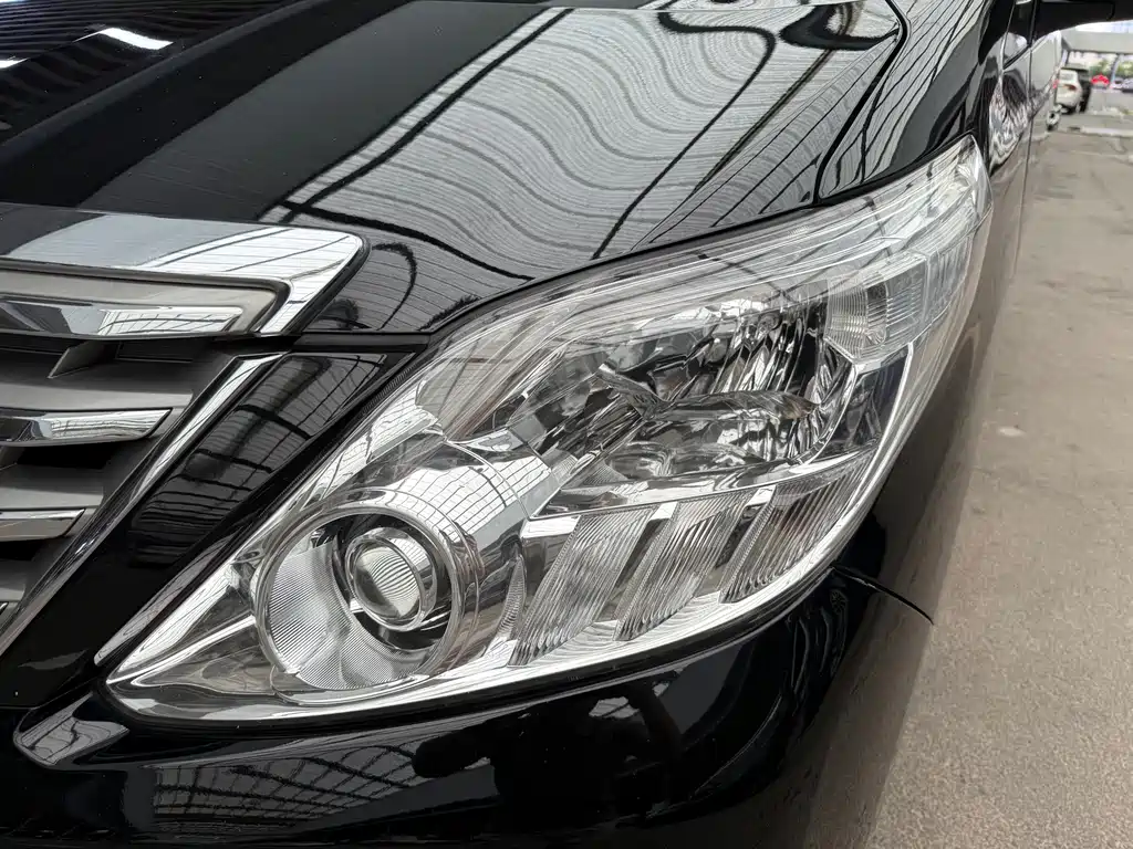 Toyota Alphard 2014