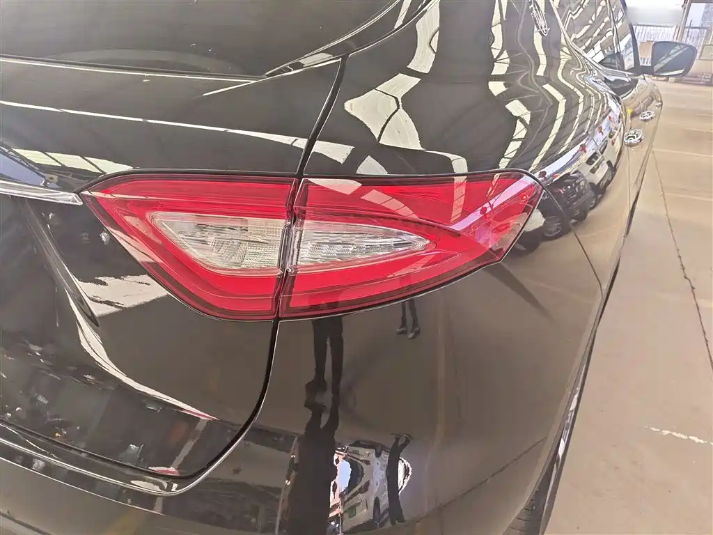 Maserati Levante 2018 — фото 24