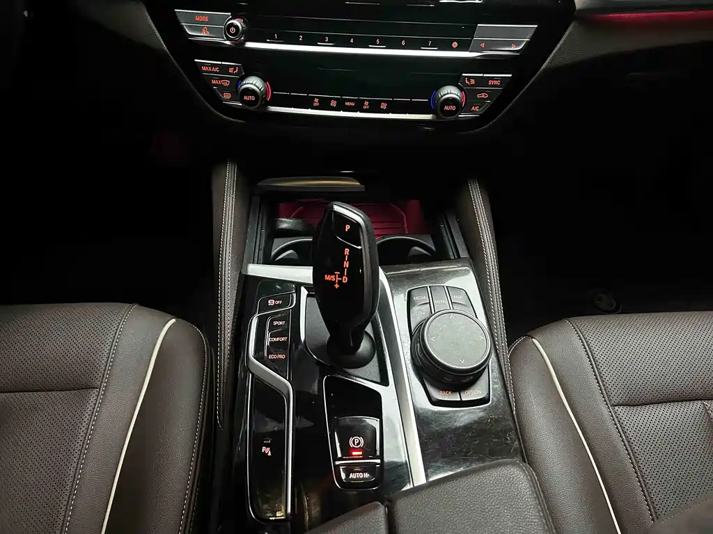 BMW 5 Series 2021 — фото 11