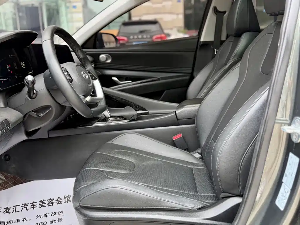 Hyundai Elantra 2023 — фото 10