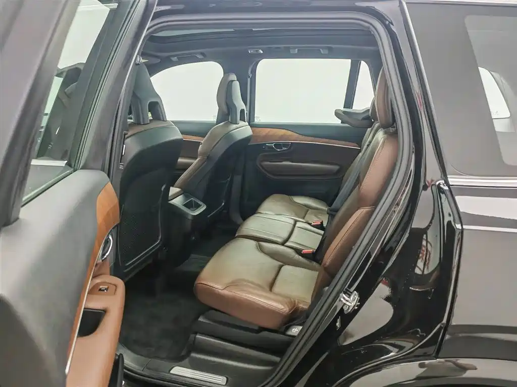 Volvo XC90 2021 — фото 15