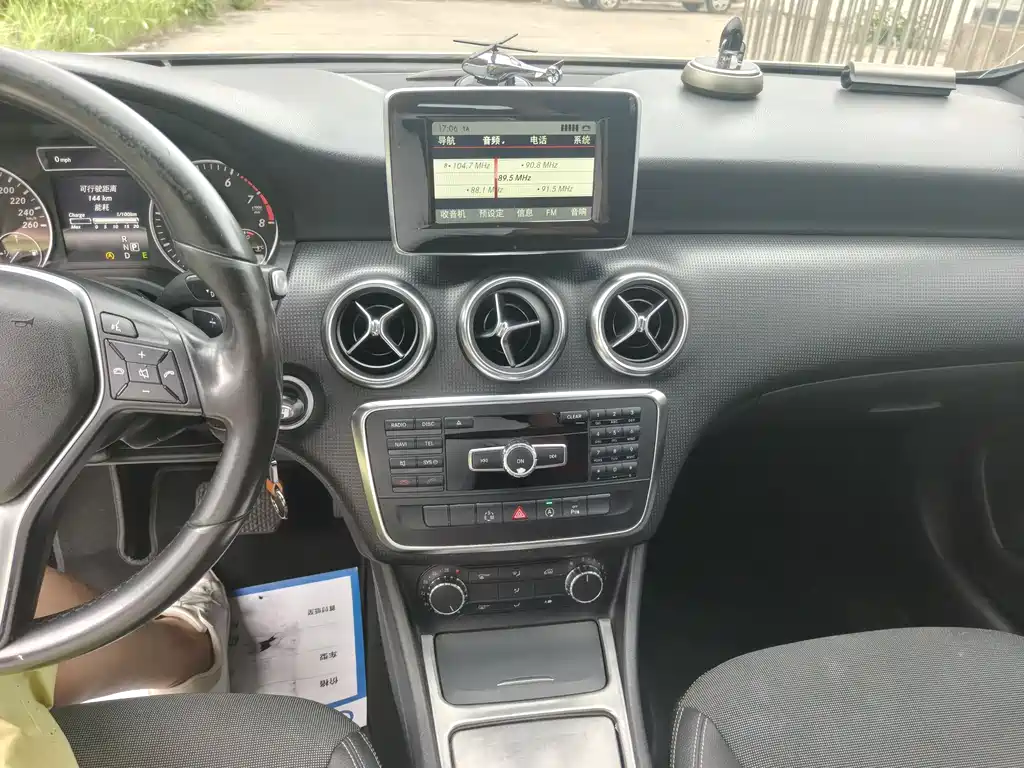 Mercedes-Benz A-Class 2015 — фото 10