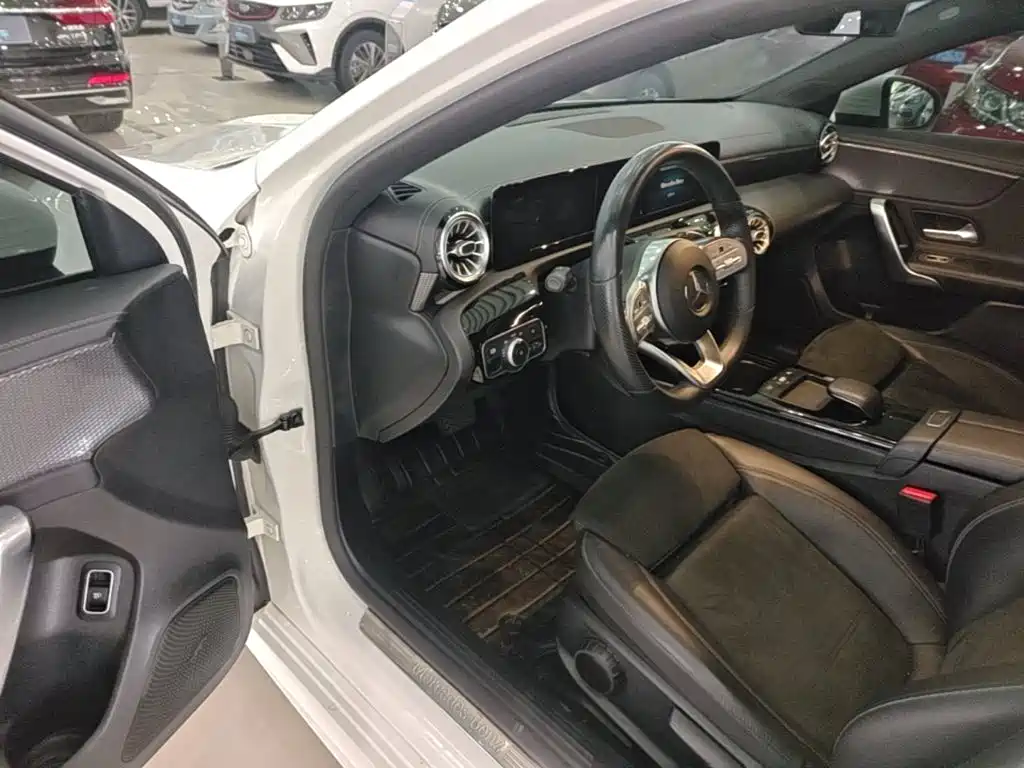 Mercedes-Benz A-Class 2019 — фото 16