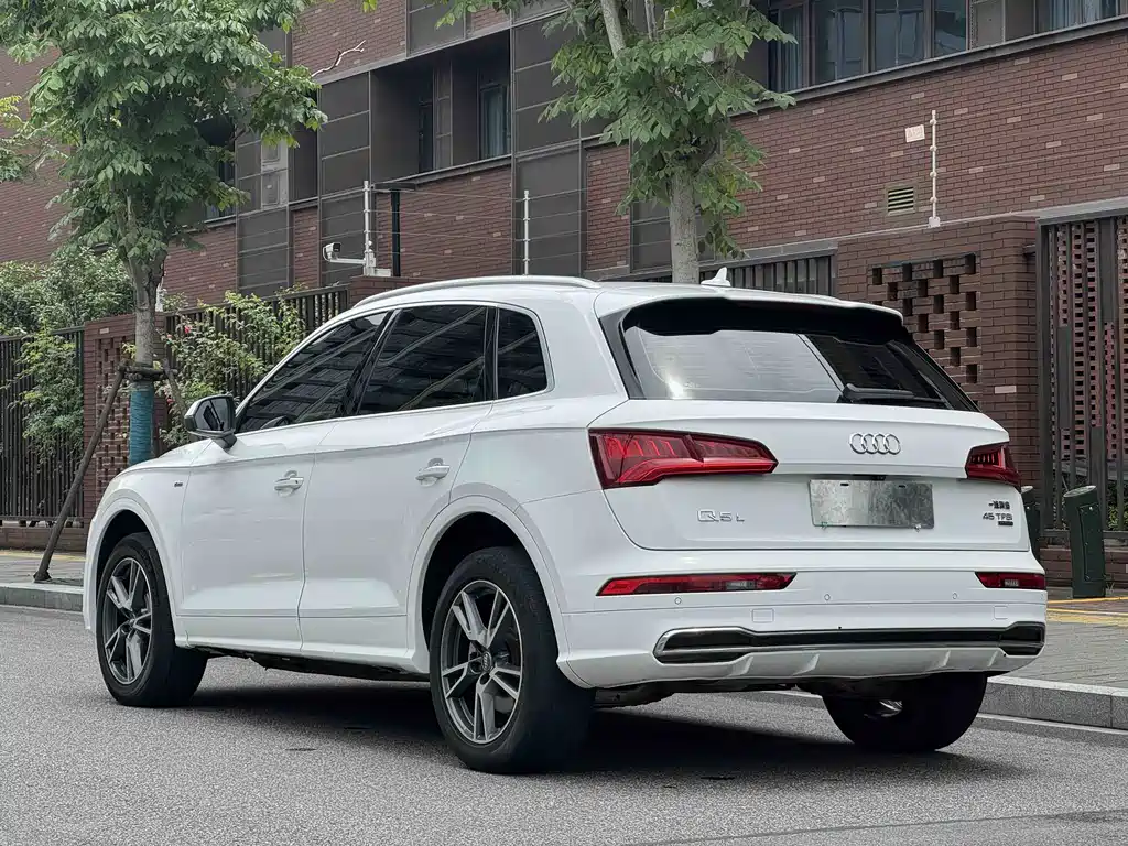Audi Q5L 2019 — фото 15