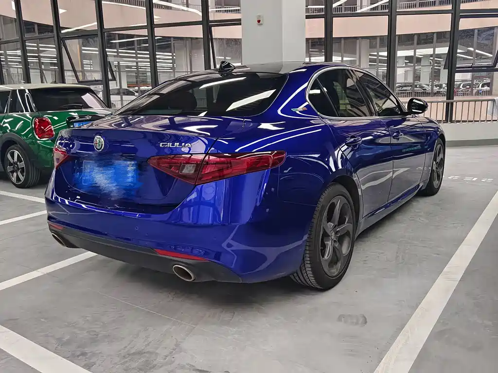 Alfa Romeo Giulia 2021 — фото 13