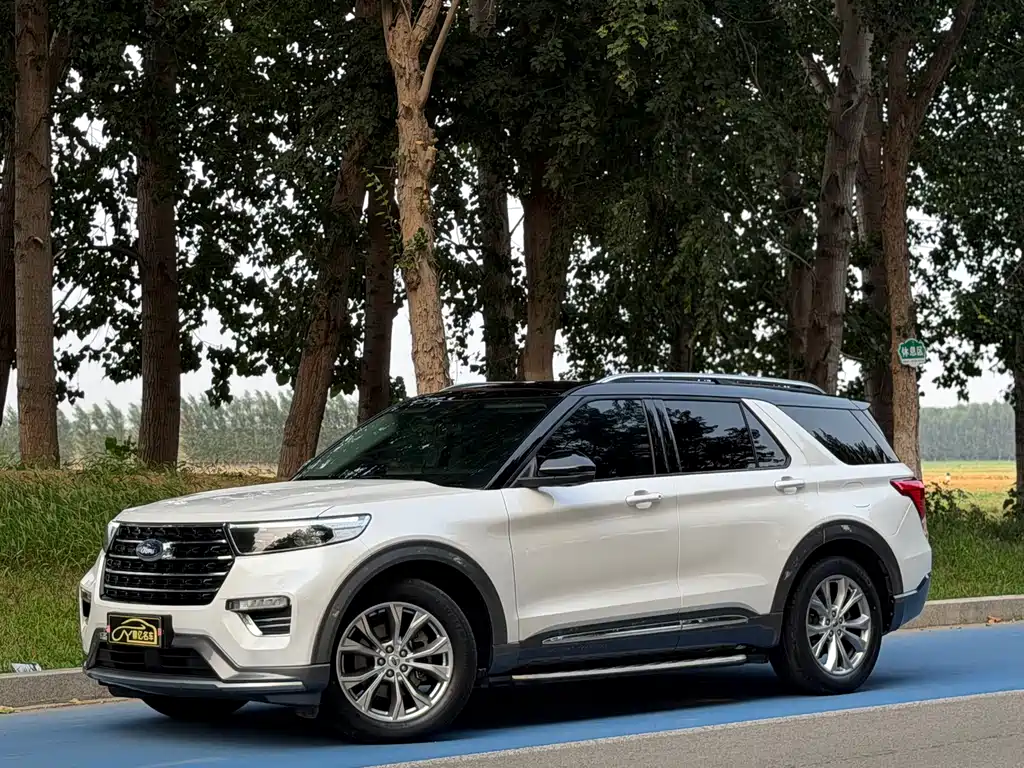 Ford Explorer 2021 — фото 1
