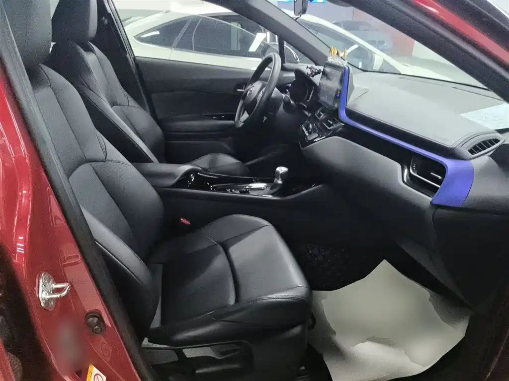 Toyota C-HR 2020 — фото 25