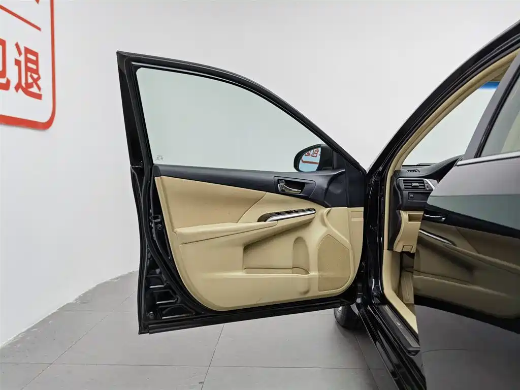 Toyota Camry 2015 — фото 8