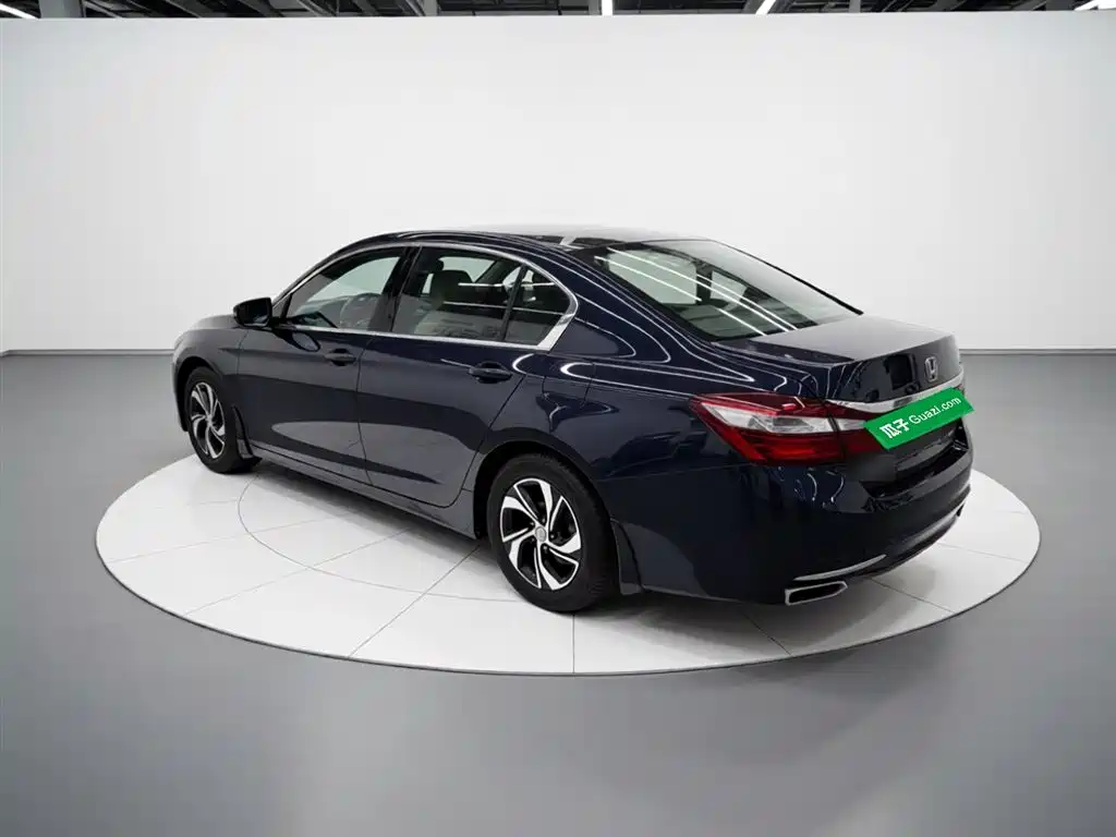 Honda Accord 2017 — фото 23