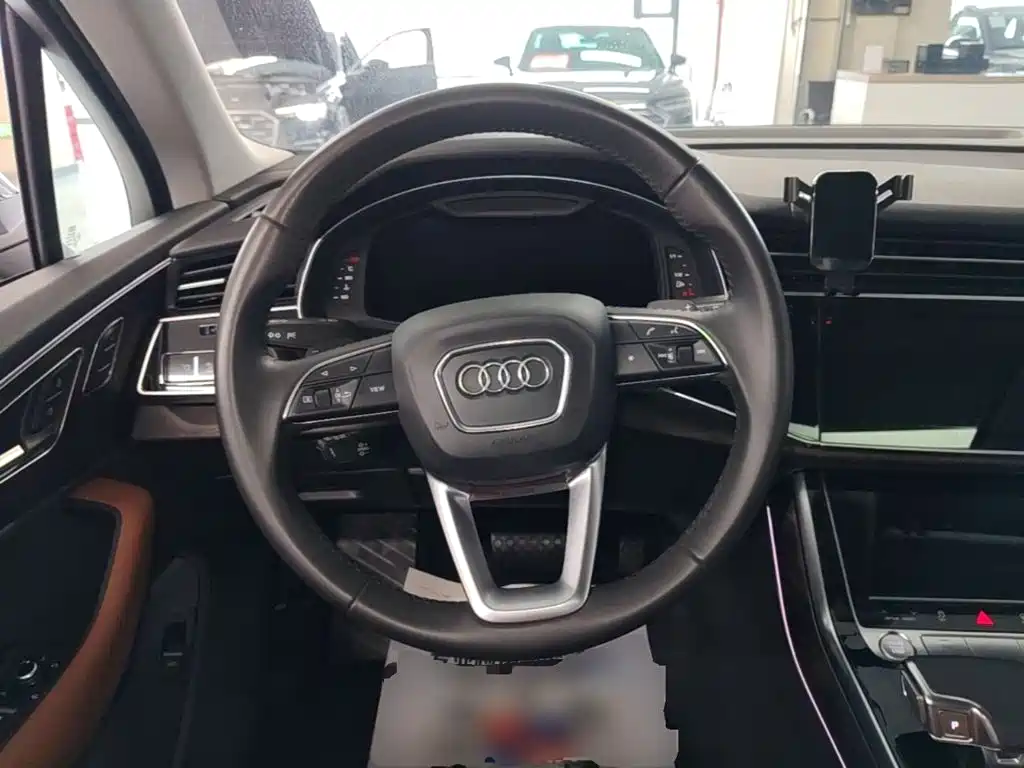 Audi Q7 2021 — фото 17