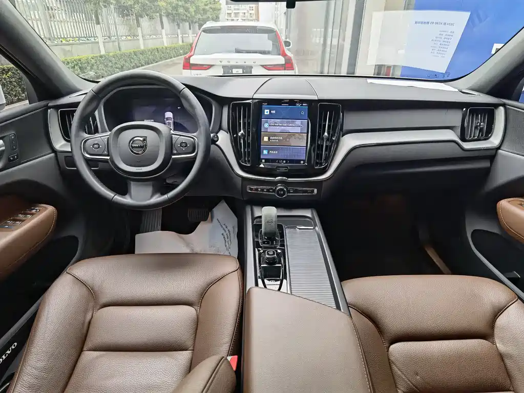Volvo XC60 2024 — фото 12