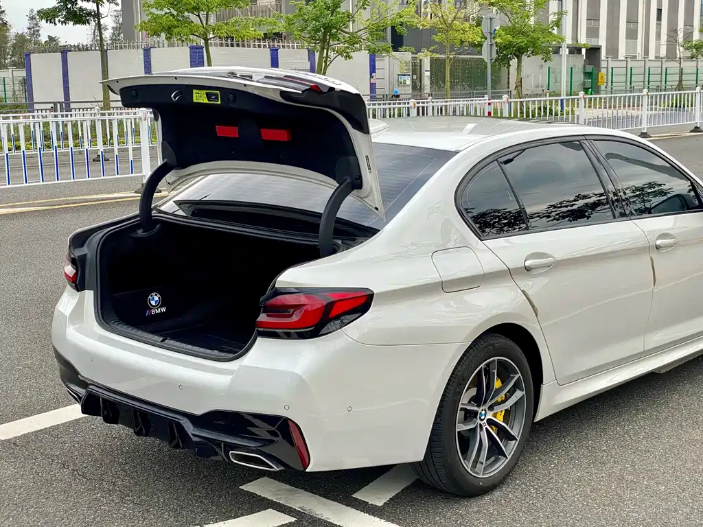 BMW 5 Series 2022 — фото 15