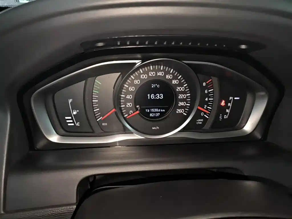 Volvo XC60 2015 — фото 12